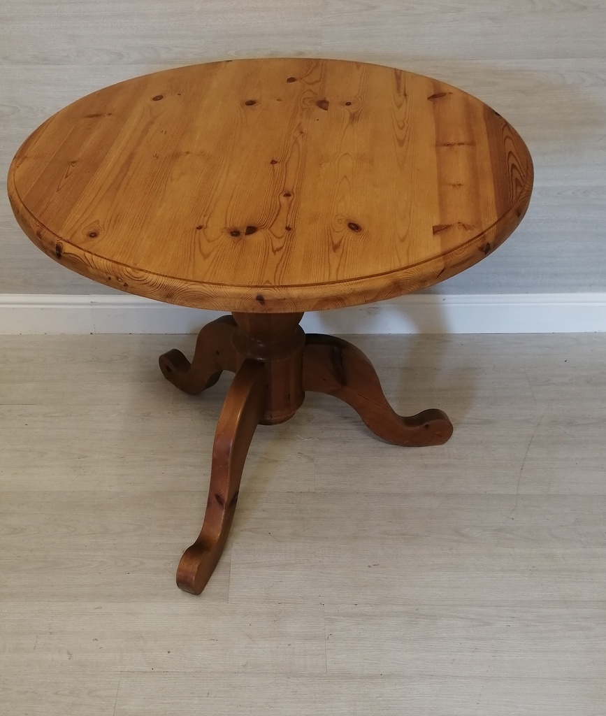 Round pine on sale kitchen table